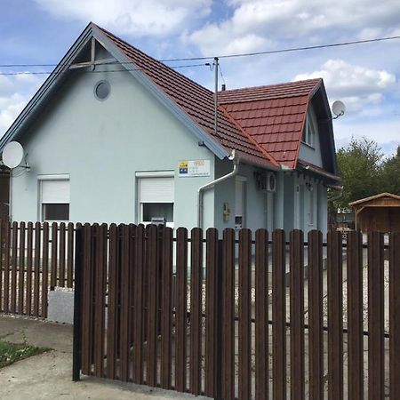 4 Lurko Apartman Uj Lägenhet Hajdúszoboszló Exteriör bild