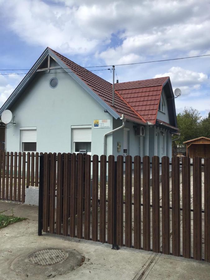 4 Lurko Apartman Uj Lägenhet Hajdúszoboszló Exteriör bild